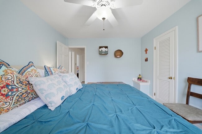 Building Photo - 1402 Trouville Ave