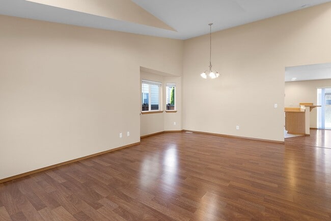 Building Photo - Beautiful 4 bedroom 2.5 bath in Maple Valley
