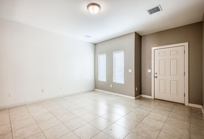 Building Photo - Eastside Beautiful 3 bed/2 baths for RENT