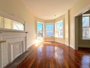 Building Photo - 31 Dubois St