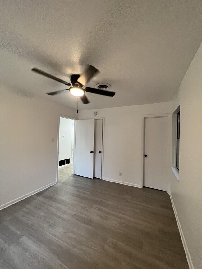 Building Photo - 1402 Missouri Ave