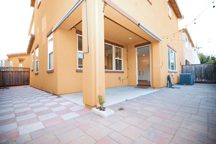 Building Photo - 4714 Tina Speciale Dr