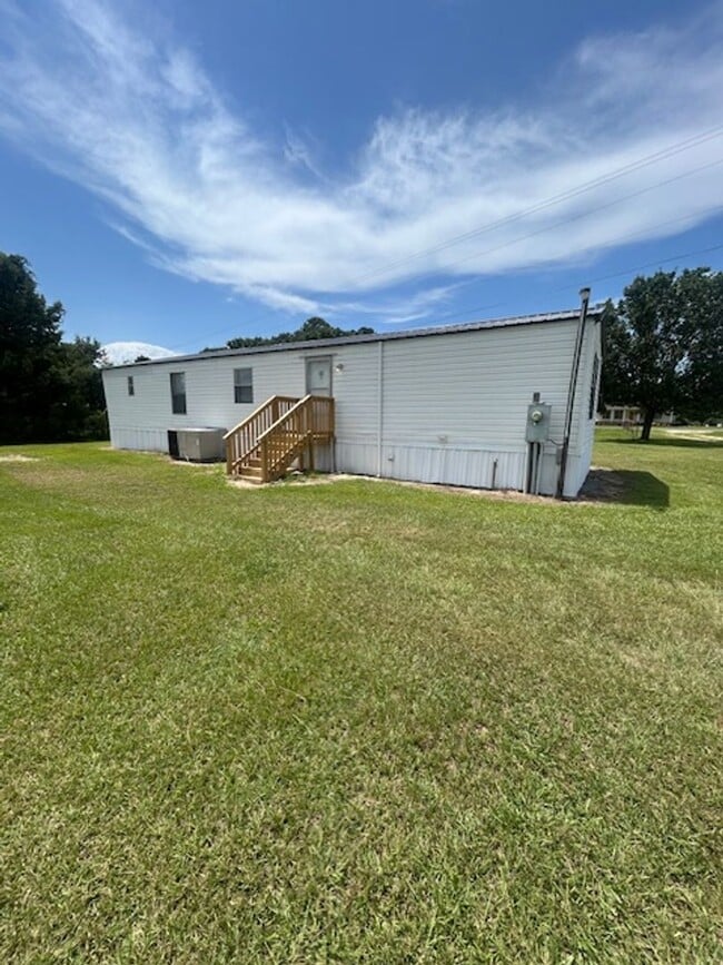 Building Photo - 3-bedroom, 2-bath mobile home
