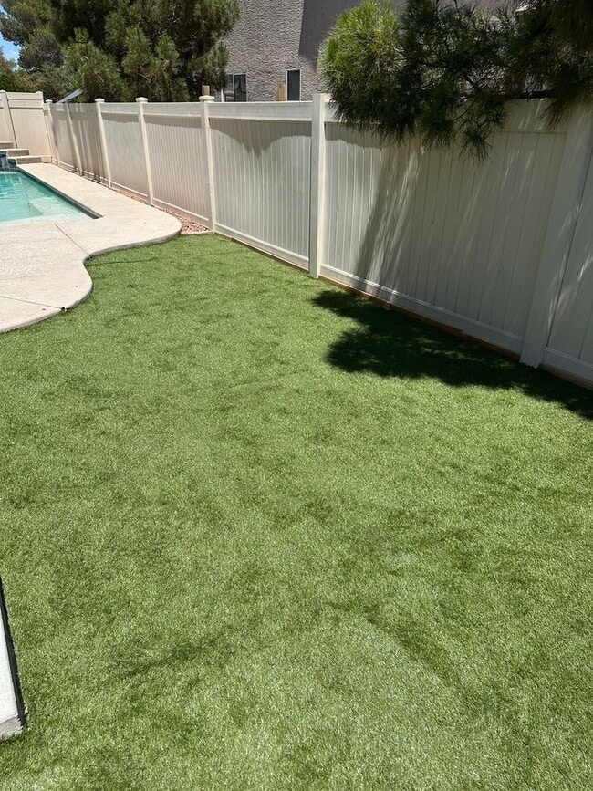 Building Photo - Newly Renovated 4 bedroom, 3 Bath with Pool