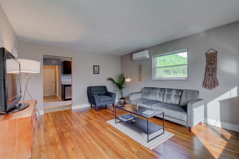 Primary Photo - 4715 Kirby Ave