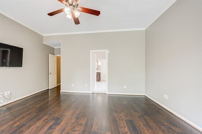 Building Photo - 11 E Wedgemere Cir