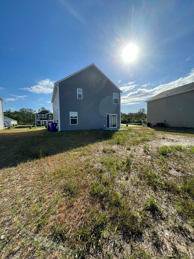 Building Photo - Nice on New Home Place