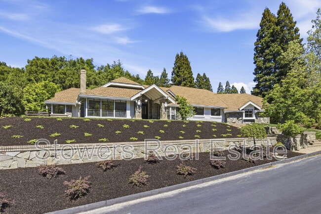 Building Photo - 618 Banister Ln