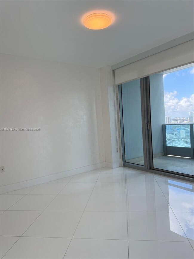 Building Photo - 200 Biscayne Blvd Way