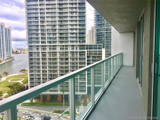 Building Photo - 500 Brickell Ave