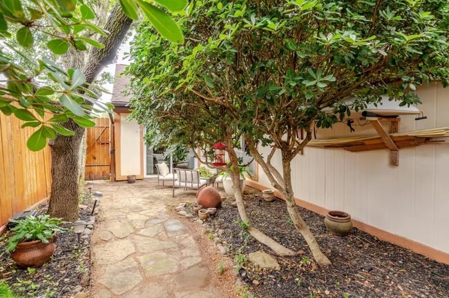 Building Photo - 2526 Creekway Cir