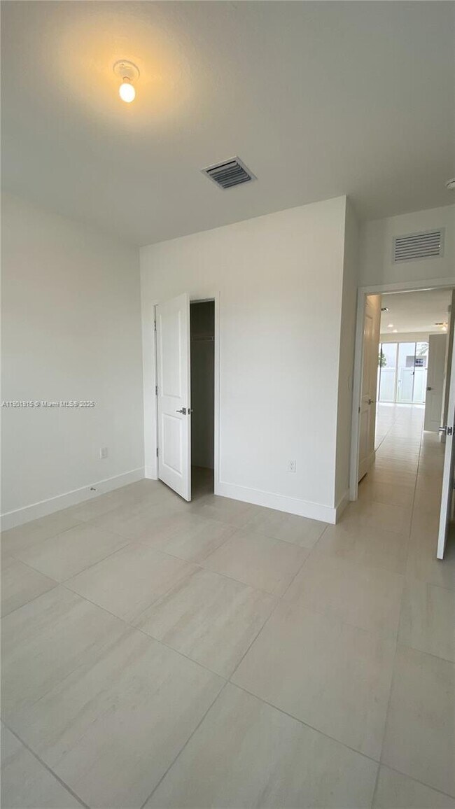 Building Photo - 125 SW 171st Terrace