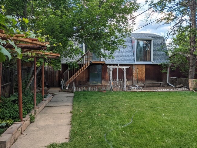 House Garden/Backyard - 925 Grandview Ave