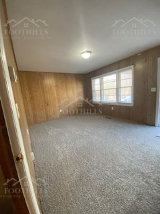 Building Photo - 1010 Belhaven Rd