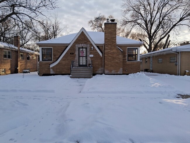 Primary Photo - 360 Streamside Dr