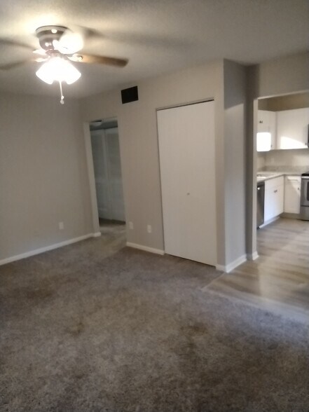 Building Photo - 1445 Riverwood Ct