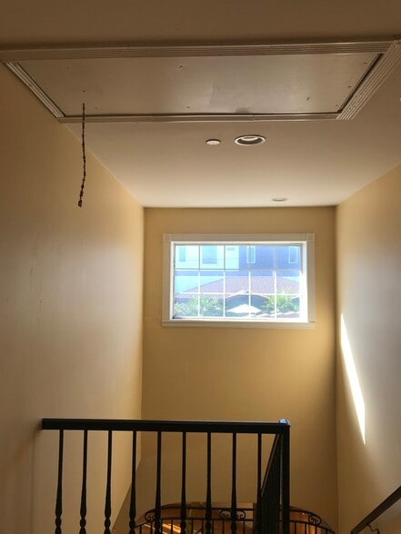 Building Photo - 1304 Mackay Ln