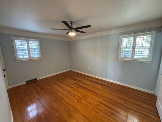 Building Photo - 5327 Chantilly Ln