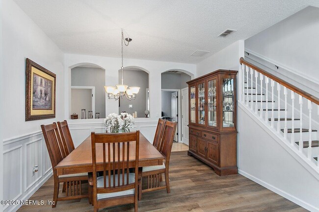 Building Photo - 129 Thornloe Dr