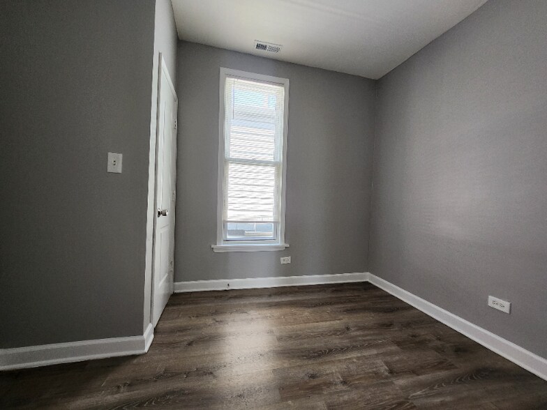 Building Photo - 7308 S Kenwood Ave