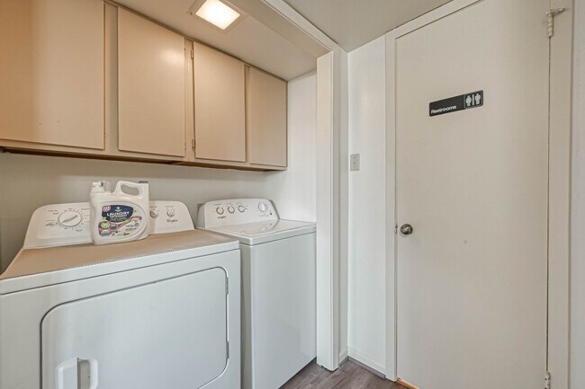 Building Photo - 8433 Hearth Dr