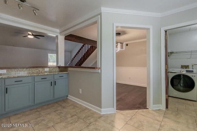 Building Photo - 8330 Cross Timbers Dr W