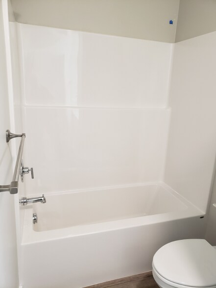 Building Photo - 165 Fairway Blvd