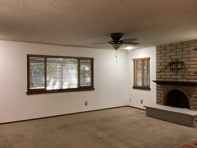 Building Photo - 1333 Pierce Dr
