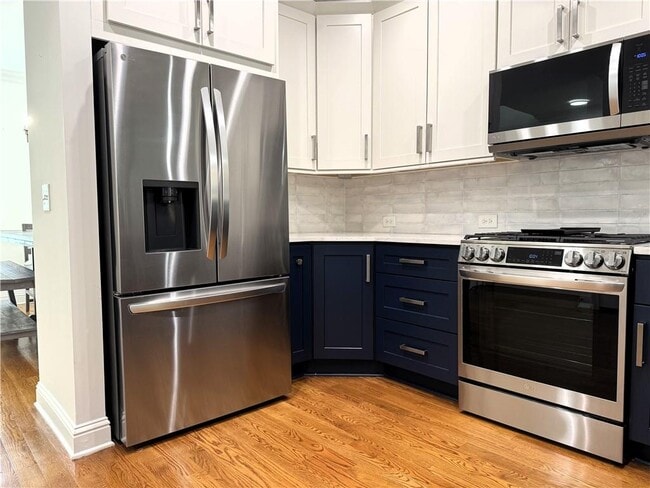Building Photo - 4858 Lamoyne Ln