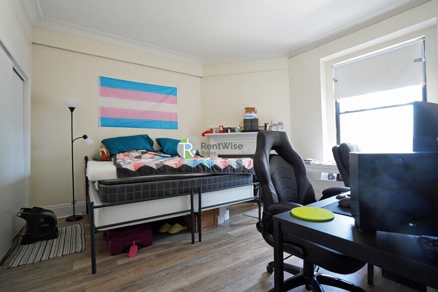 Building Photo - 62 Boylston St