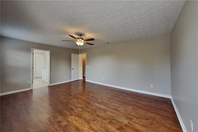 Building Photo - 7550 Springmill Ct