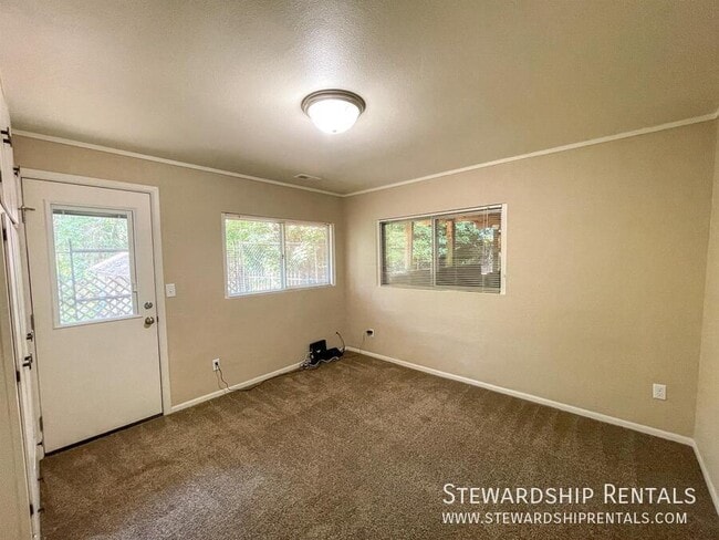 Building Photo - 1800 Sylvan St