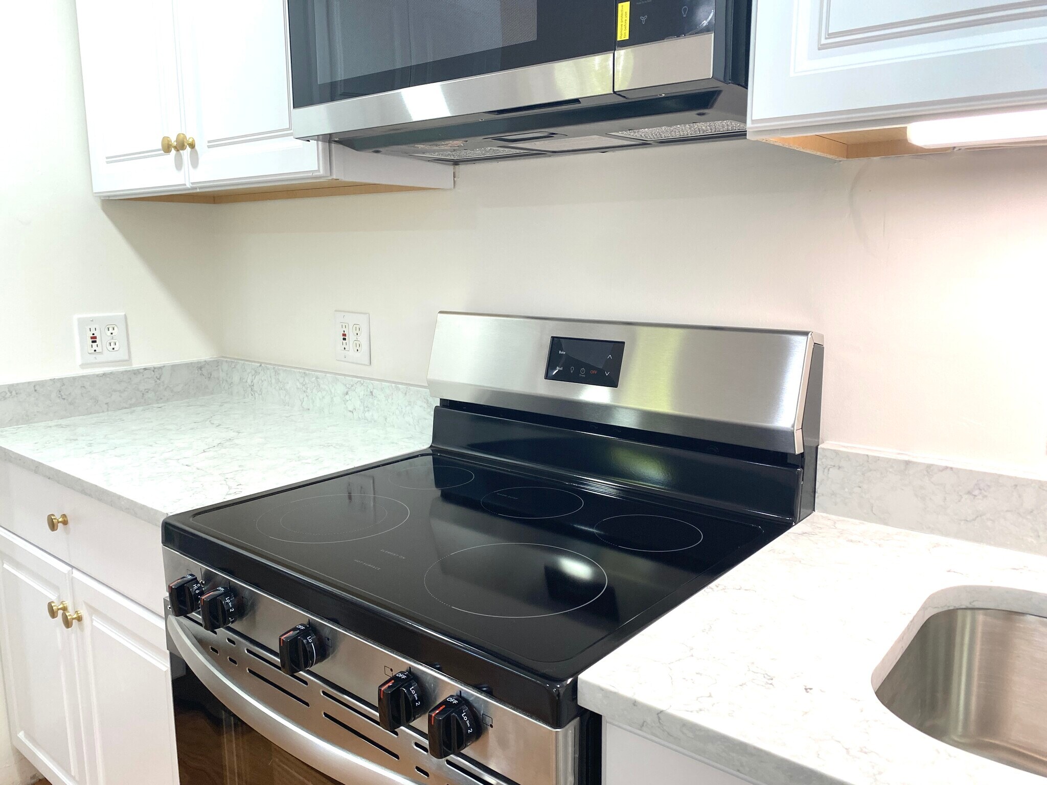 Building Photo - 197 W Wyoming Ave