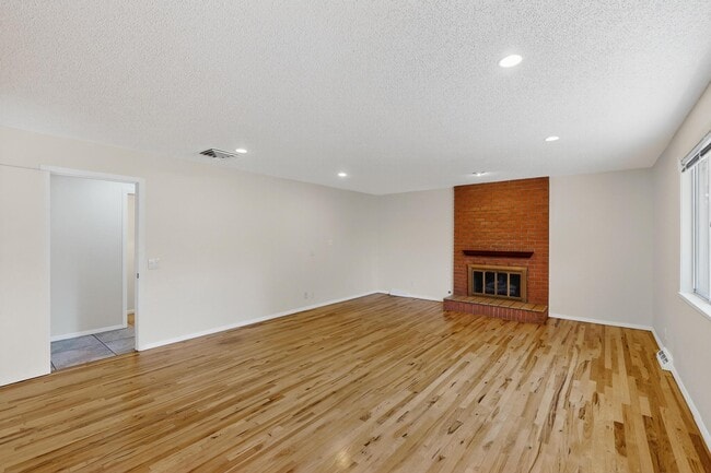 Building Photo - 3208 Texas St NE