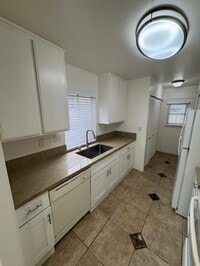 Building Photo - Extra large 3bd/2ba 2 story townhome with ...