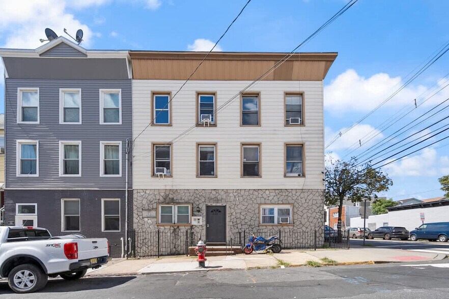 Building Photo - 225 Hancock Ave