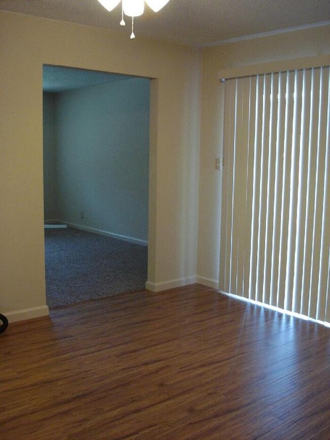 Building Photo - Very Cute 2/1 Duplex on Quiet Street in Sacramento-5402 Mona Way