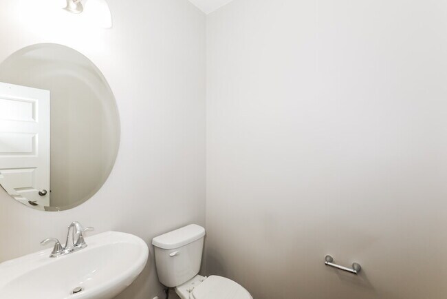 Building Photo - 560 Sedona Loop