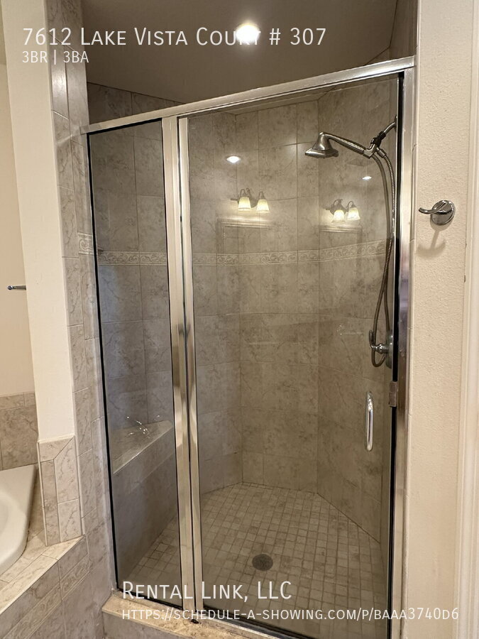 Building Photo - 7612 Lake Vista Ct