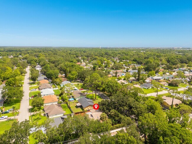 Building Photo - Convenient, Updated, and Plenty of Room fo...