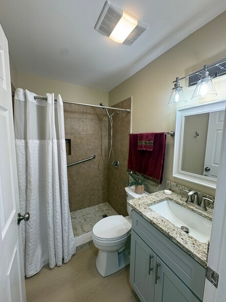 Building Photo - 908 N Clark Ln