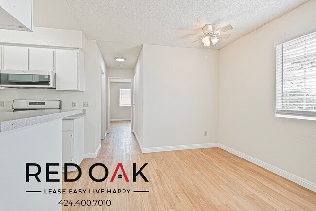 Building Photo - ~1 Month FREE~ Welcoming One Bedroom with ...