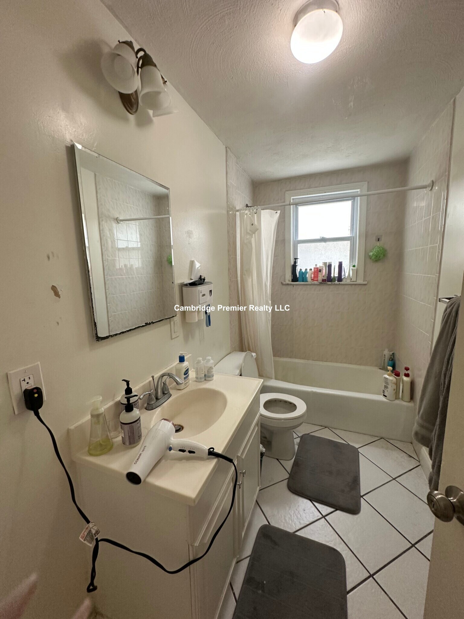 Building Photo - 14 Callender St