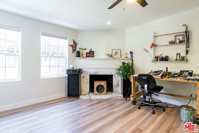 Building Photo - 12023 Collins St