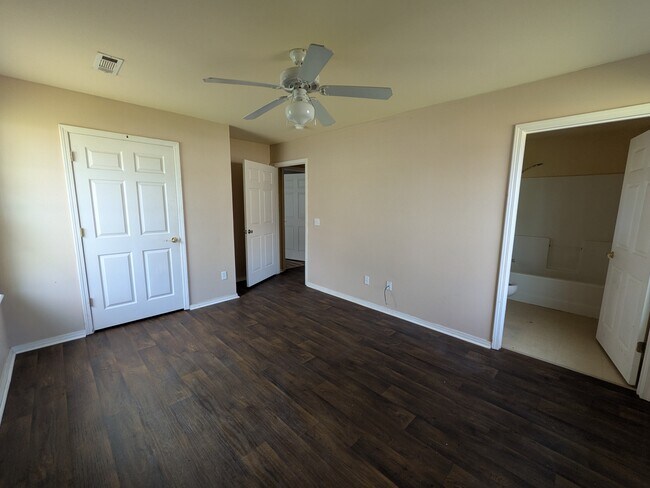 Building Photo - 1420 Azalea Dr