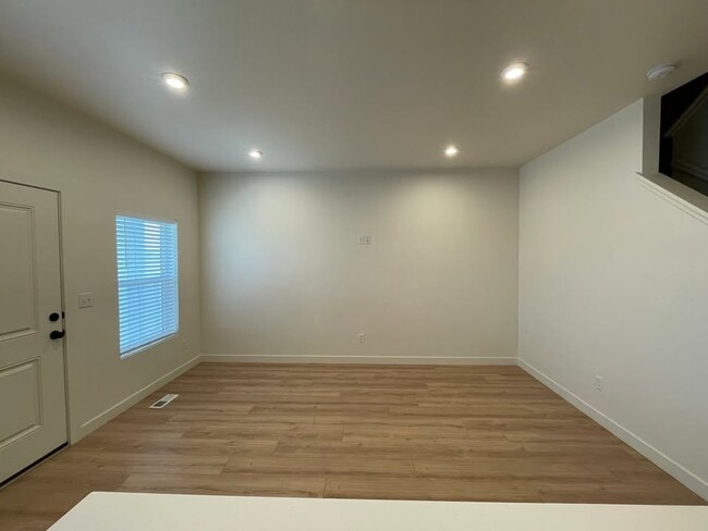 Building Photo - 4356 Hurstbourne Dr