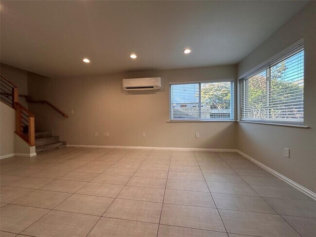 Building Photo - 8920 Trone Cir