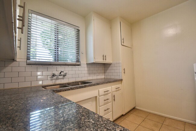 Building Photo - 5103 Cahuenga Blvd
