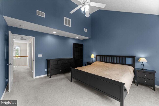 Building Photo - 10 Everglades Ln