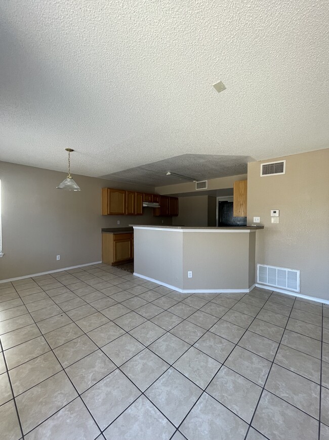 Building Photo - 3677 Tierra Alba Dr